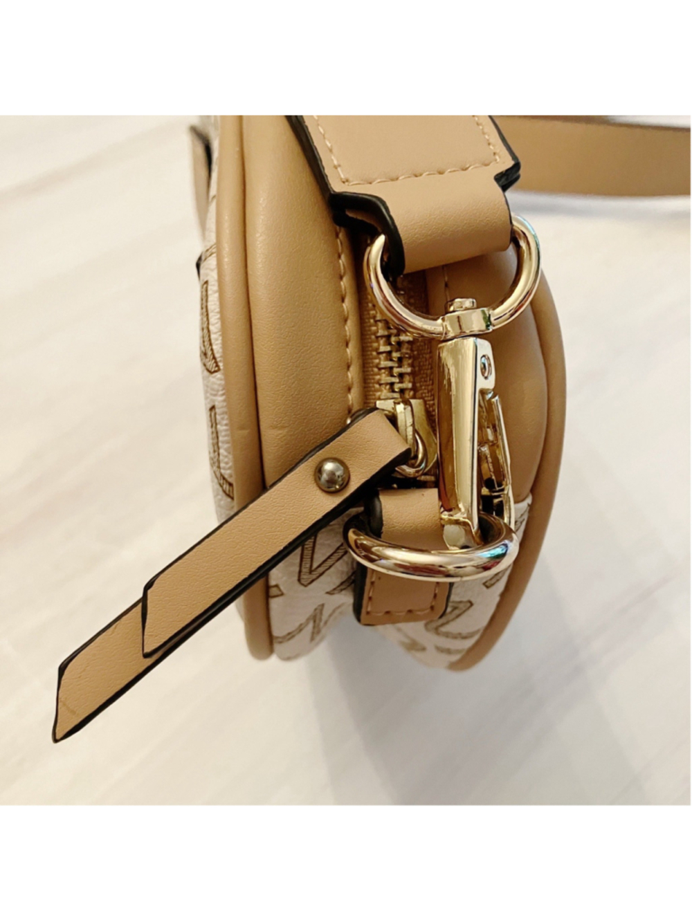 JONES NEW YORK Signature LOGO Oval Crossbody / Waist Belt Bag Bone Tan Adj Strap - Picture 8 of 8